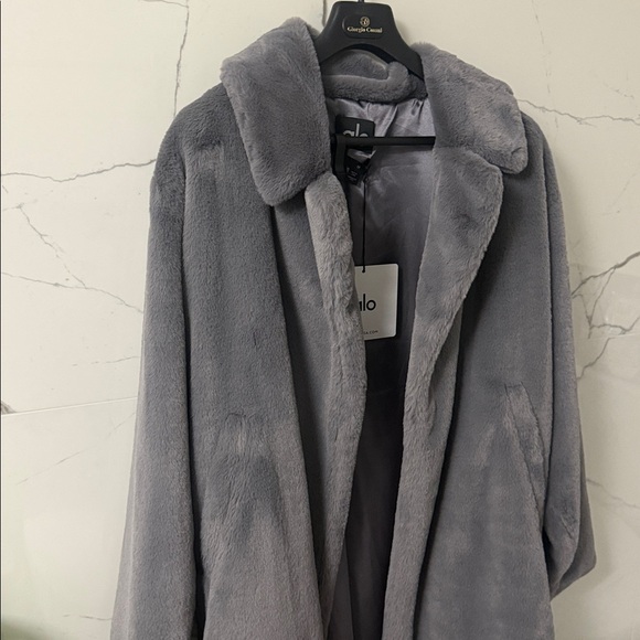 ALO Yoga Plush Faux Fur Coat in Fog.
Medium. NWT. - Picture 3 of 8